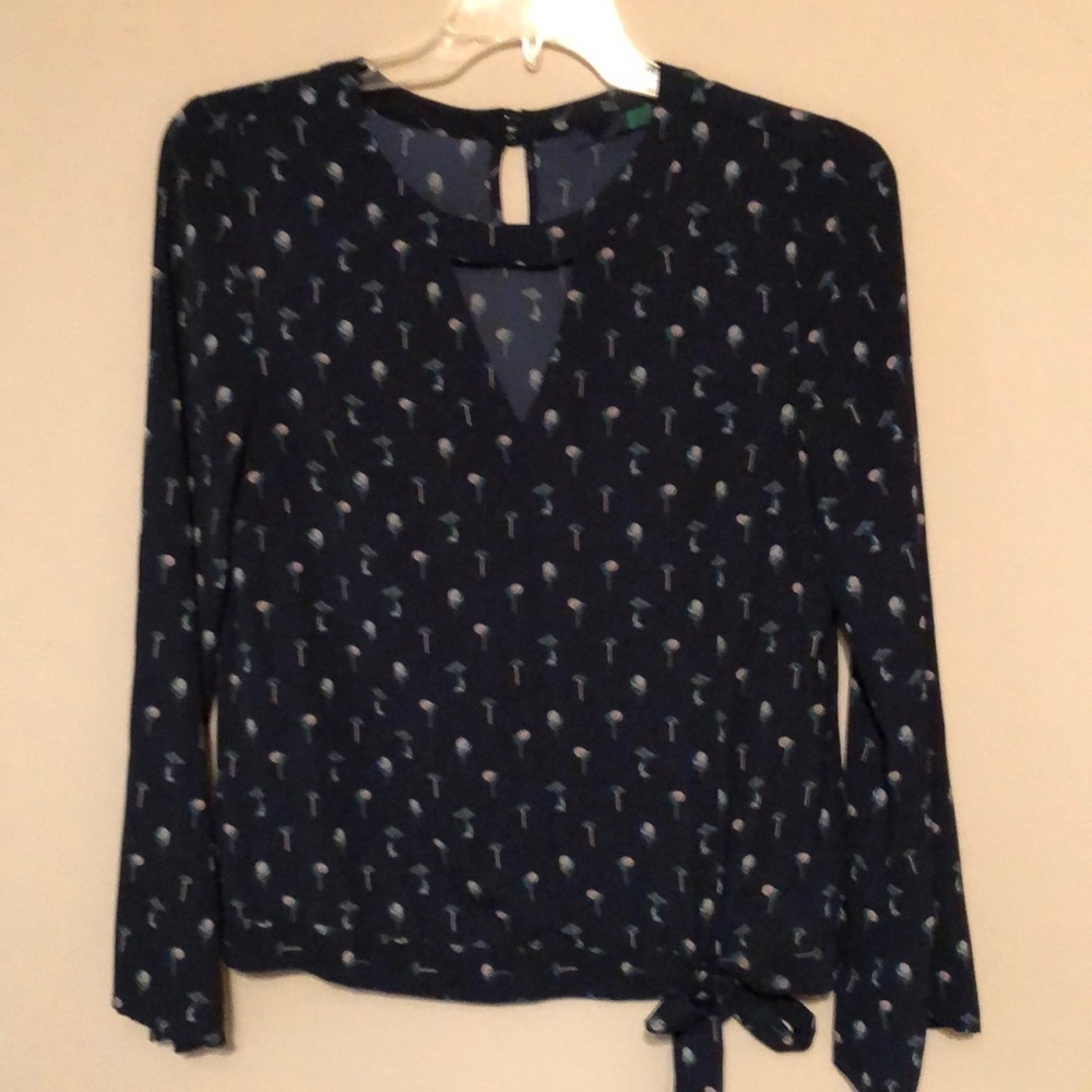 Ava. Blouse. Navy with print, side tie. Size lg